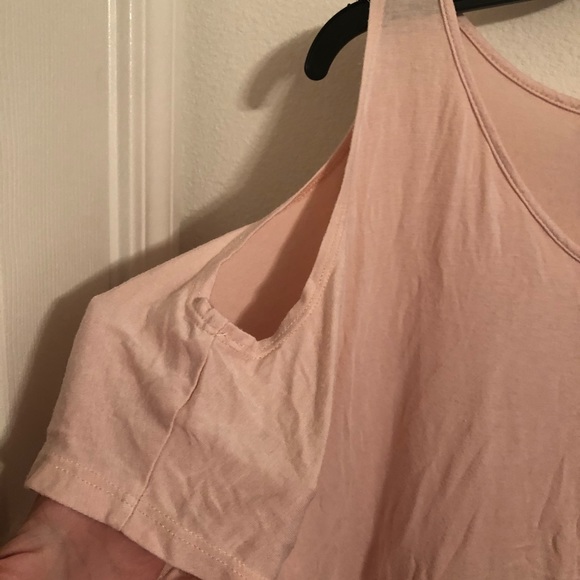 Cold Shoulder Top💕 - Picture 3 of 4